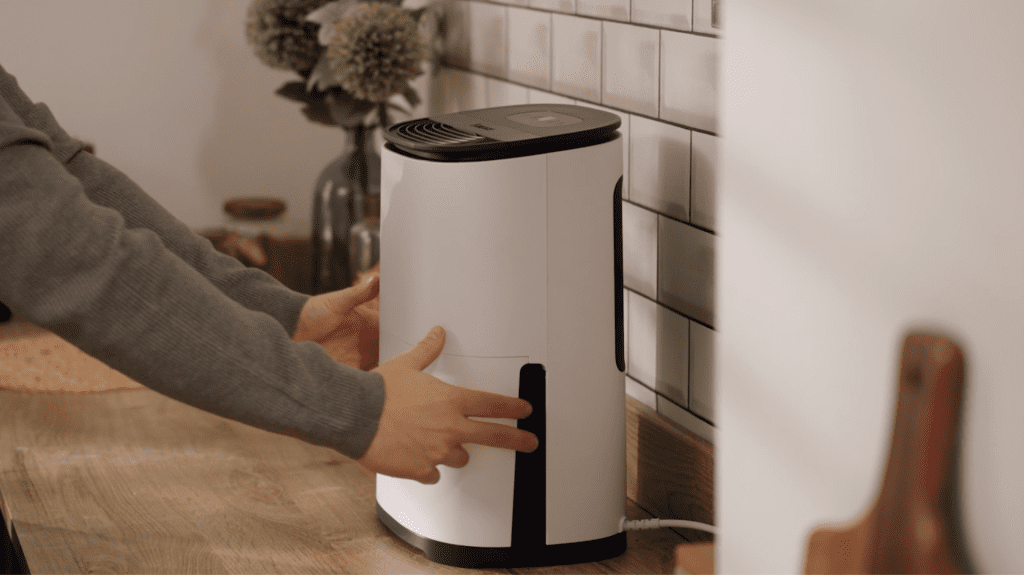 MeacoDry Arete 6L water tank removed on kitchen counter